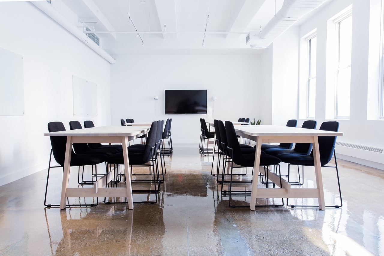 Whether the equipment in the classroom needs to be centrally controlled